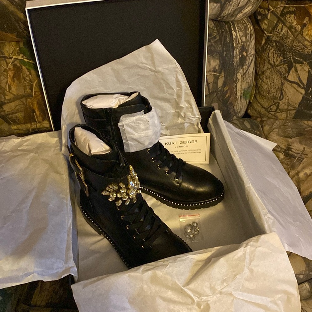 Kurt Geiger London Stoop Black leather ankle boots